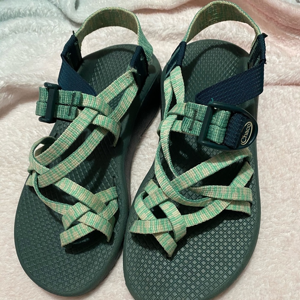 Women’s chacos size 5